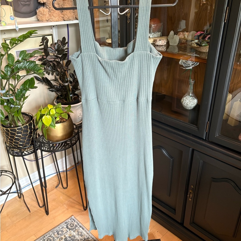 Ten Tree Elegant Green Ribbed Dress - Picture 2 of 5